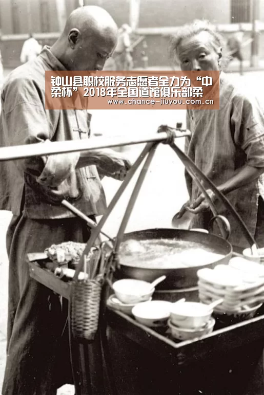 钟山县职校服务志愿者全力为“中柔杯”2018年全国道馆俱乐部柔道锦标赛全国总决赛做好服务工作_九游体育(图2) 九游体育